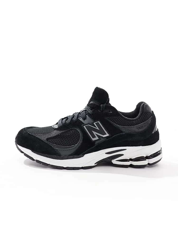 New Balance 2002 Trainers In Black And White For Unisex Black/white 4 New Balance 2002 Trainers In Black And White For Unisex Black/white - Image 2