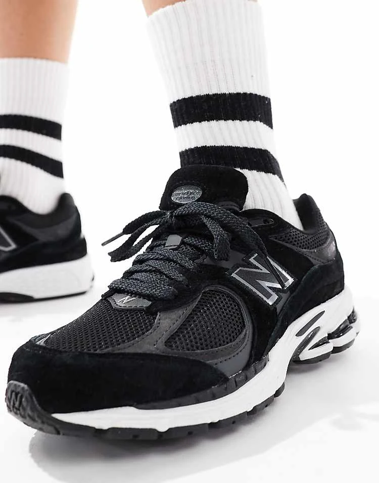 New Balance 2002 Trainers In Black And White For Unisex Black/white 7 New Balance 2002 Trainers In Black And White For Unisex Black/white - Image 5