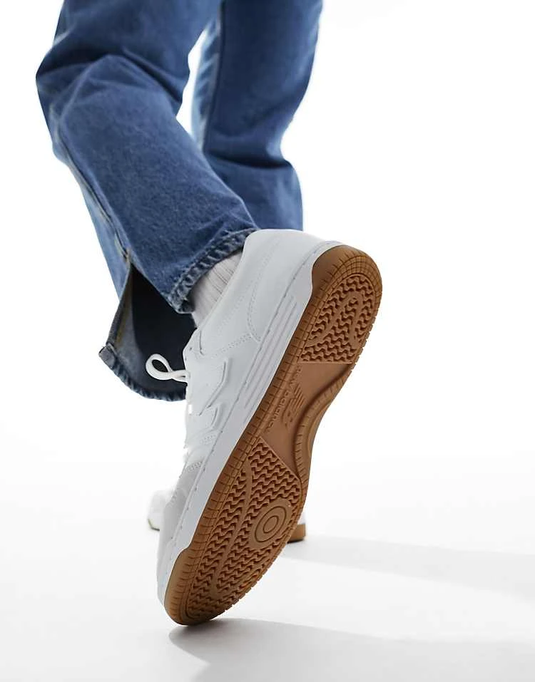 New Balance 480 Trainers With Gum Sole In White For Unisex 4 New Balance 480 Trainers With Gum Sole In White For Unisex - Image 2