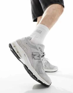 New Balance 2002 Trainers In Light Grey For Unisex 13 New Balance 2002 Trainers In Light Grey For Unisex -New Balance Shop 206019731 1 lightgrey 1