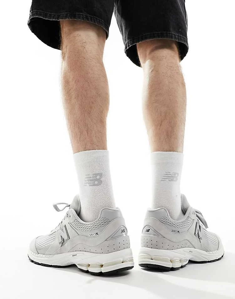 New Balance 2002 Trainers In Light Grey For Unisex 5 New Balance 2002 Trainers In Light Grey For Unisex - Image 3