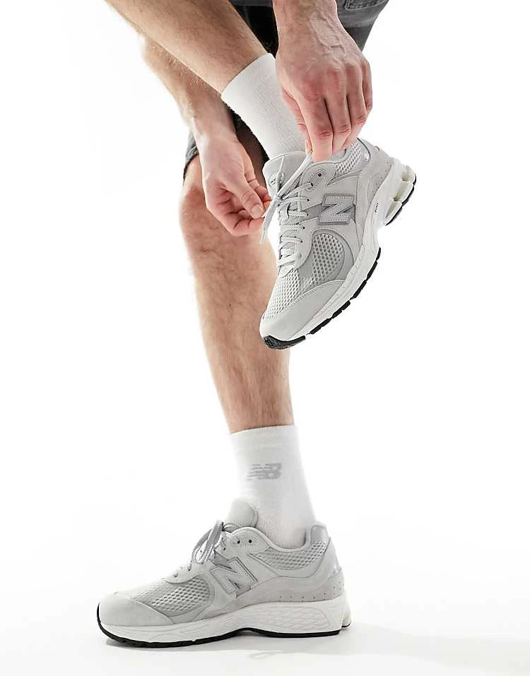 New Balance 2002 Trainers In Light Grey For Unisex 7 New Balance 2002 Trainers In Light Grey For Unisex - Image 5