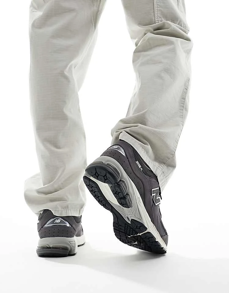 New Balance 2002 Trainers In Grey For Unisex 5 New Balance 2002 Trainers In Grey For Unisex - Image 3