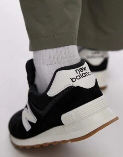 New Balance 574 Trainers In Black And White For Unisex 10 New Balance 574 Trainers In Black And White For Unisex -New Balance Shop 206019811 3