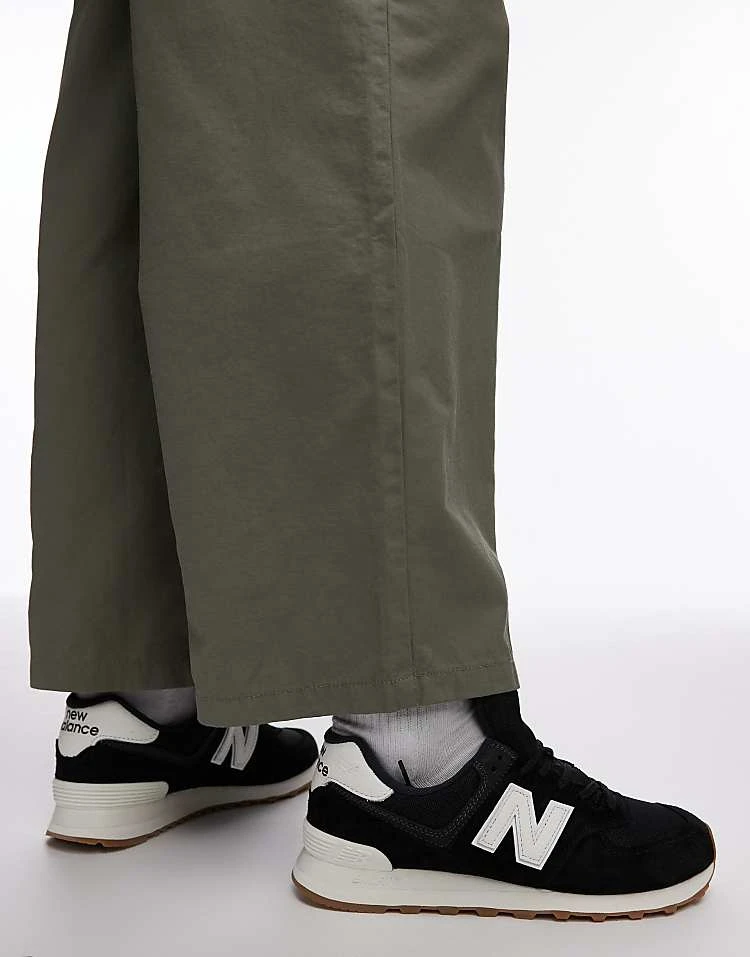 New Balance 574 Trainers In Black And White For Unisex 6 New Balance 574 Trainers In Black And White For Unisex - Image 4