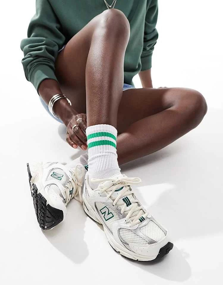 New Balance 530 Trainers In White & Green For Unisex 6 New Balance 530 Trainers In White & Green For Unisex - Image 4