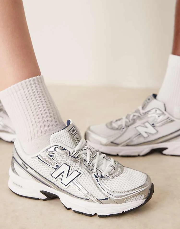 New Balance 740 Trainers In Navy And White For Unisex 3 New Balance 740 Trainers In Navy And White For Unisex