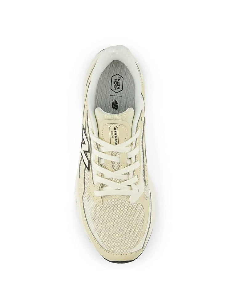 New Balance Fresh Foam Arishi V4 Trainers In Beige For Men 6 New Balance Fresh Foam Arishi V4 Trainers In Beige For Men - Image 4